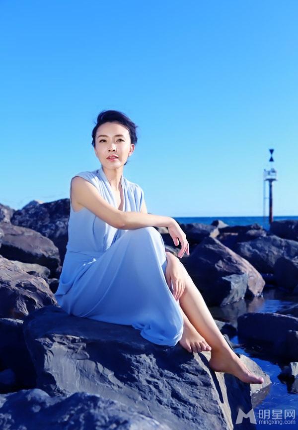 刘威葳海边清新唯美写真优雅演绎夏日风情_图-3