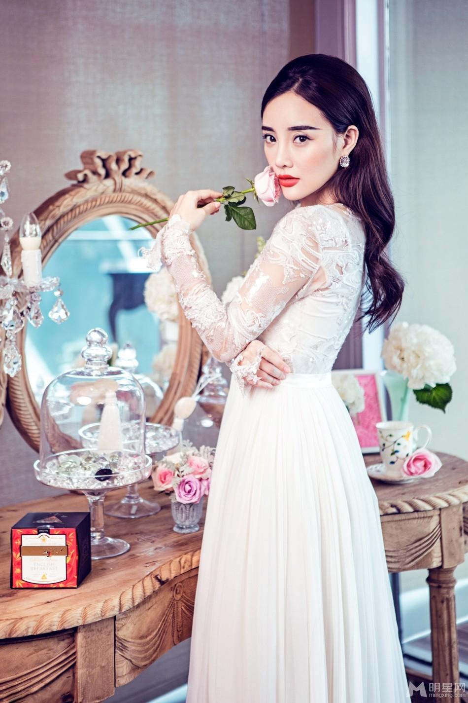 李小璐登杂志封面辣妈身姿曼妙_图-7