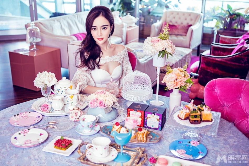 李小璐登杂志封面辣妈身姿曼妙_图-4