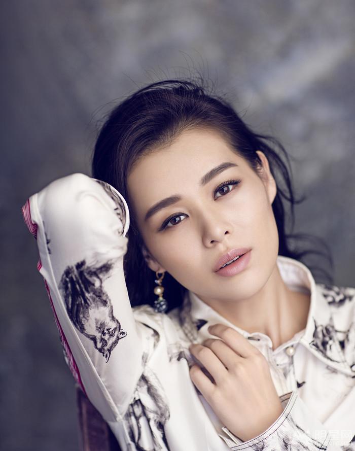 胡杏儿登杂志封面率性柔美展熟女气质_图-2