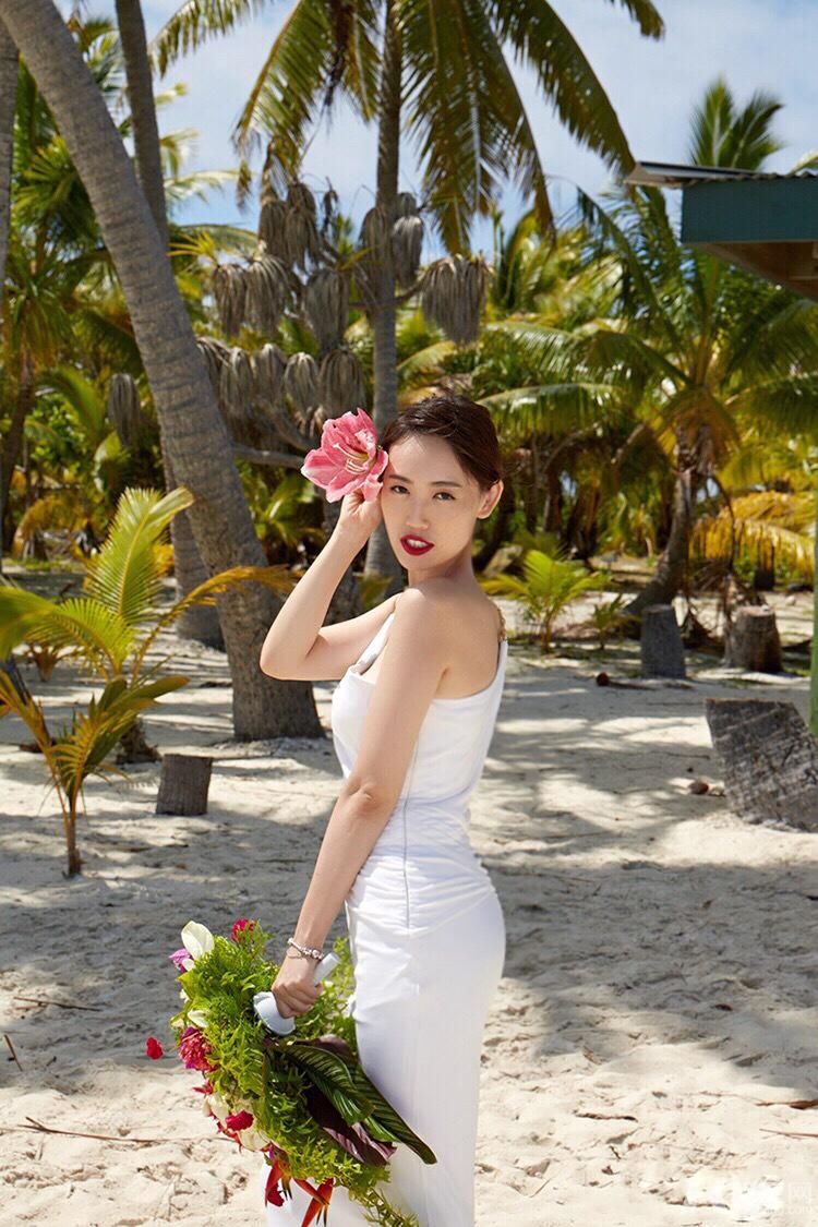 王宝强夫妇海岛拍婚纱照拥抱牵手十分甜蜜_图-12
