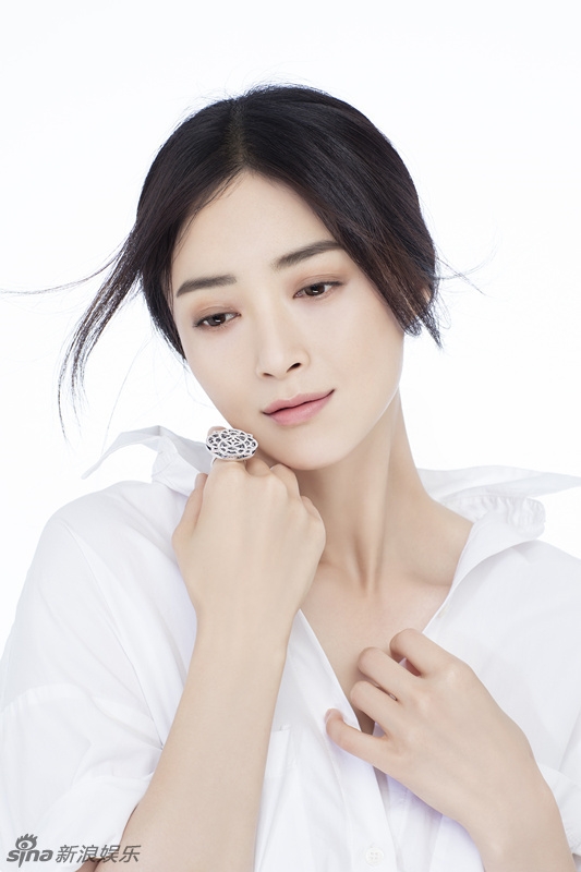 蒋欣曝清新写真白衬衫谱写冬日纯情风_图-4
