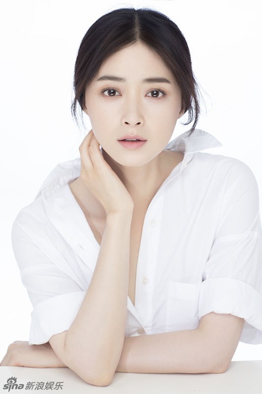 蒋欣曝清新写真白衬衫谱写冬日纯情风_图-6