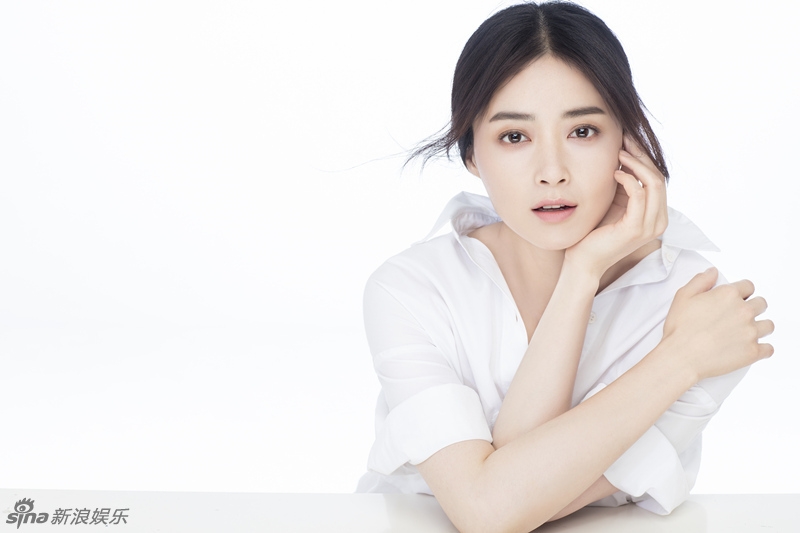 蒋欣曝清新写真白衬衫谱写冬日纯情风_图-5