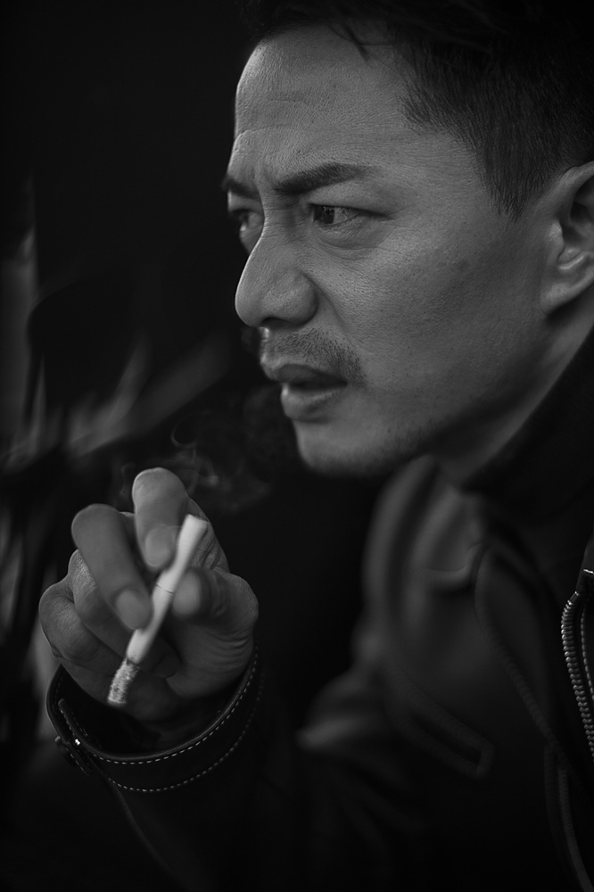 段奕宏黑白写真沉稳有魅力_图-4