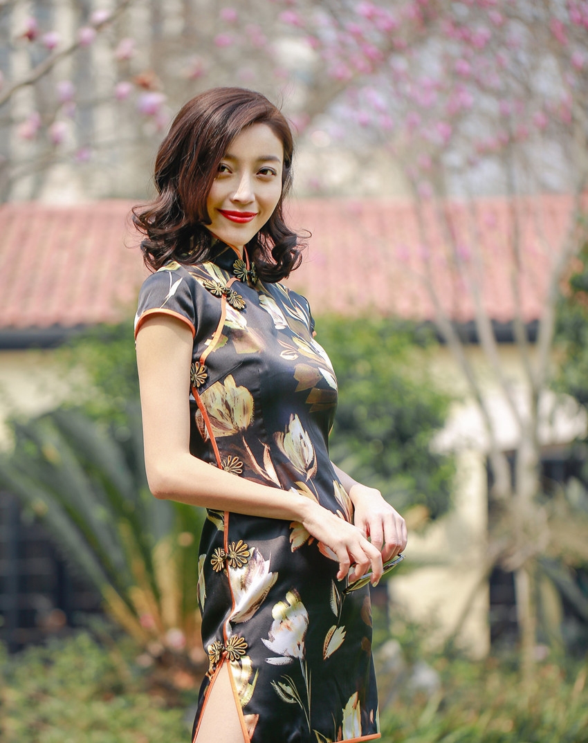 高晓菲旗袍写真优雅大气女人味十足_图-1