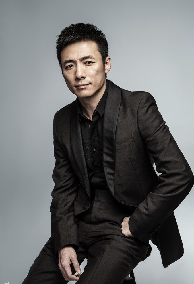 祖峰时尚大片曝光深沉内敛散发男人魅力_图-2
