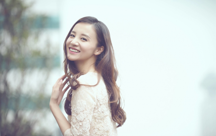 章龄之蕾丝长裙女神范明艳高贵_图-1