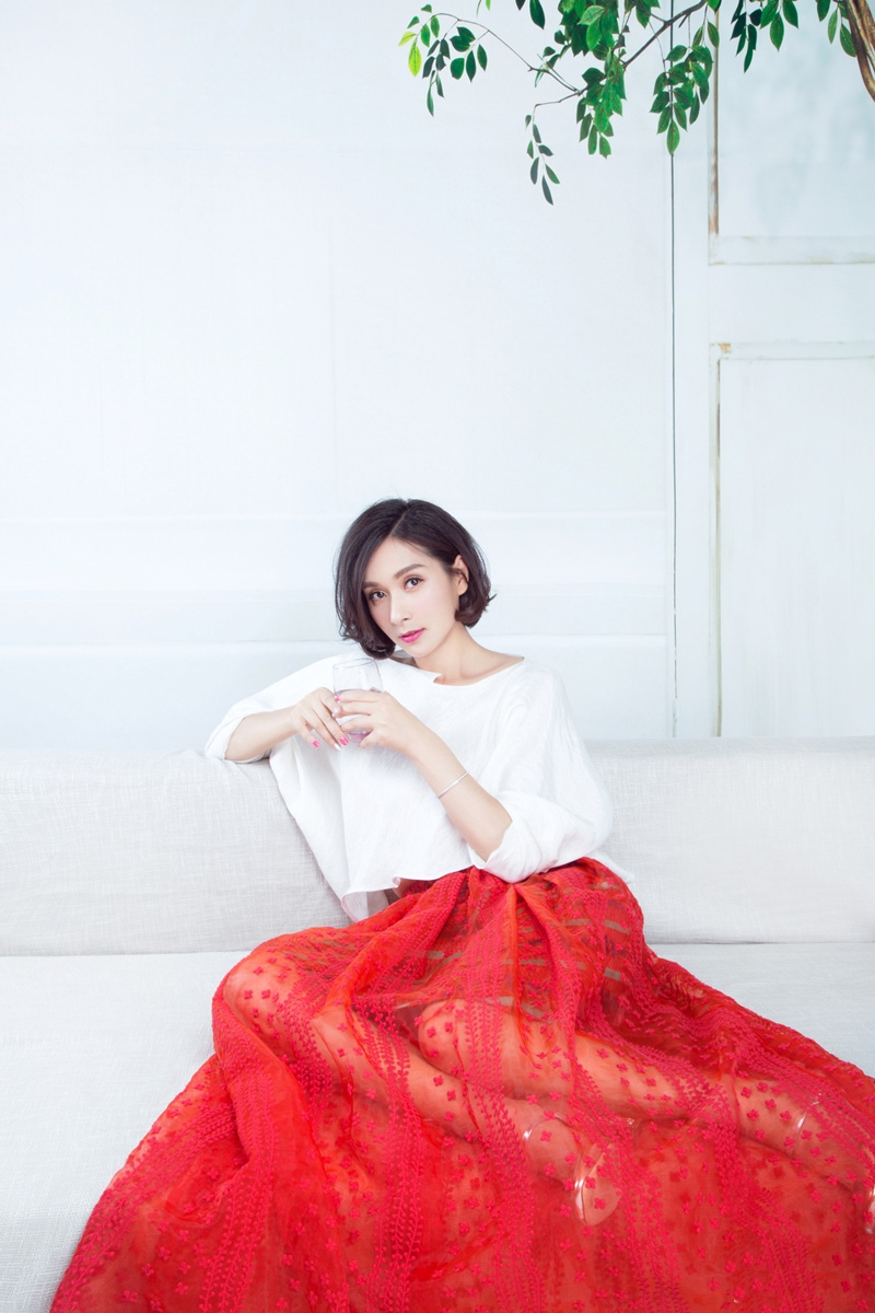 杨恭如居家大片优雅不失妩媚高贵大气_图-2