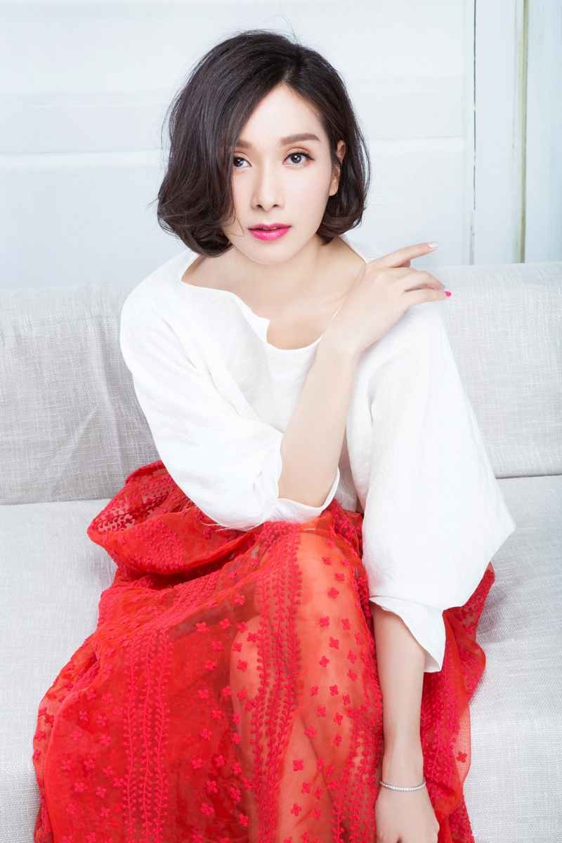 杨恭如居家大片优雅不失妩媚高贵大气_图-3