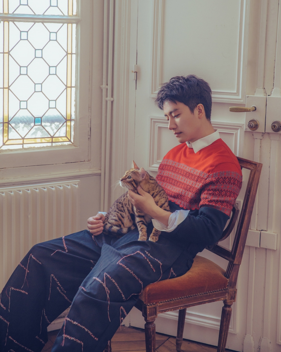 黄轩《GQ智族》写真满满的暖男气质_图-1