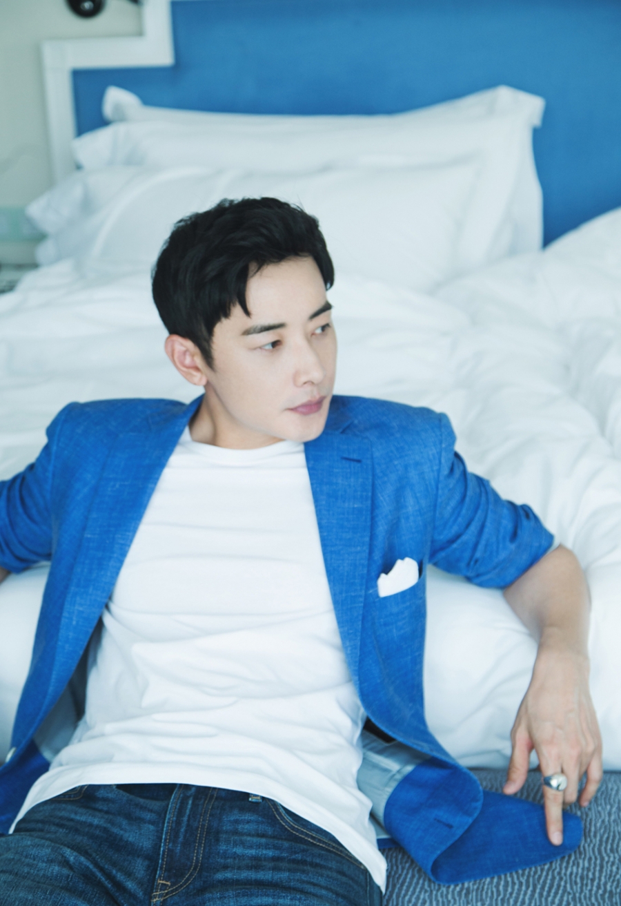 罗晋帅气写真展现温柔男友力_图-2