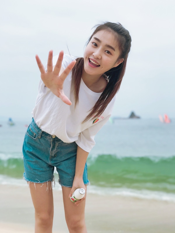 曾梦雪沙滩写真尽显青春气息_图-4