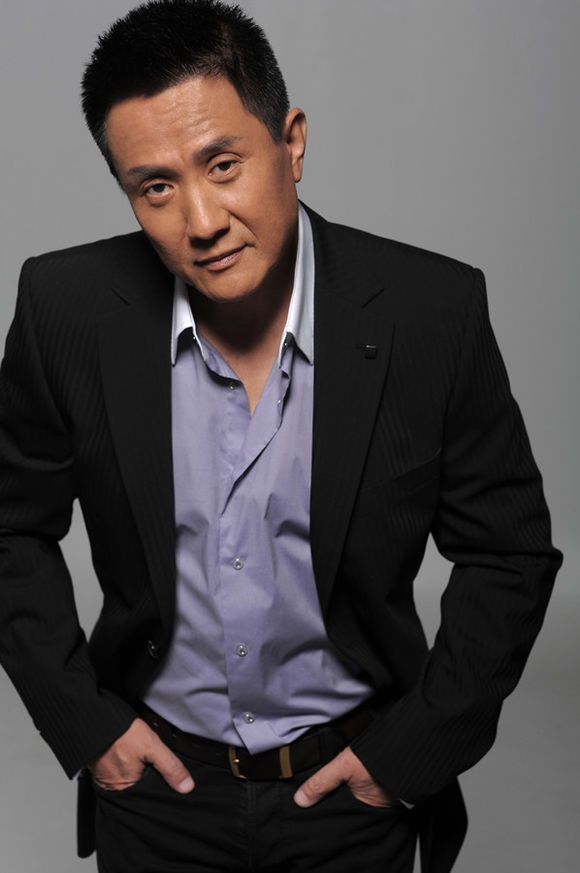 张志坚写真儒雅魅力男人味十足_图-2