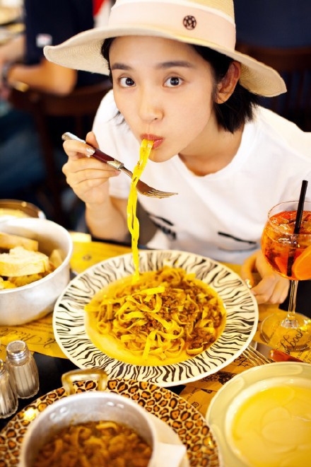 唐艺昕游意大利笑容温暖甜美好治愈_图-6