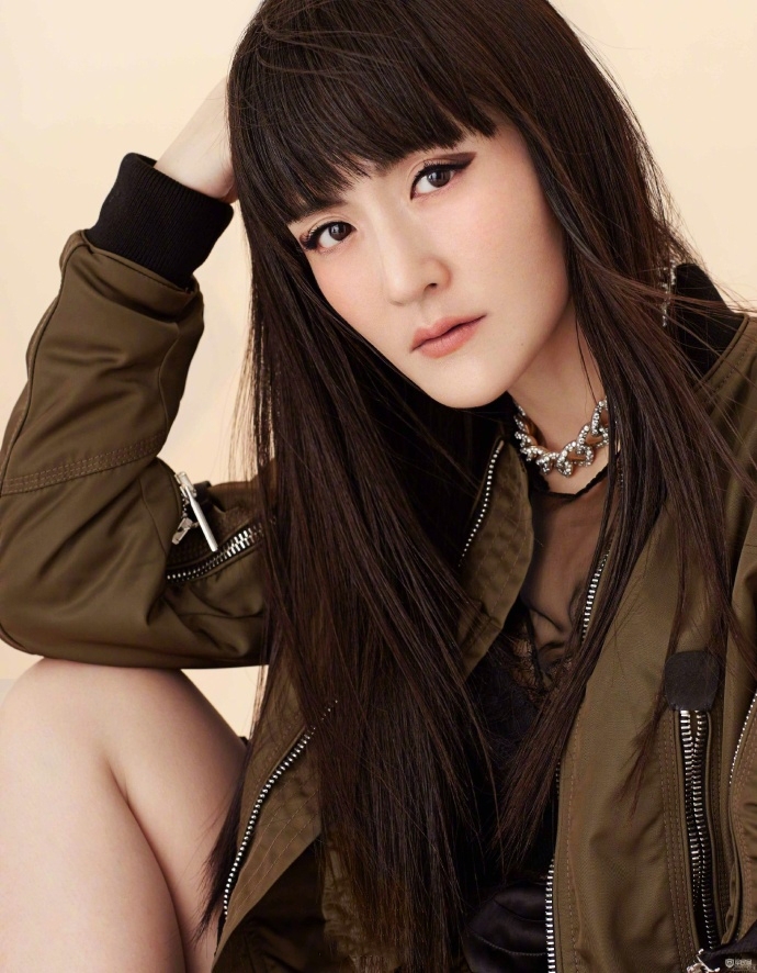 谢娜化身高冷时髦girl眼神笃定女神范十足_图-4