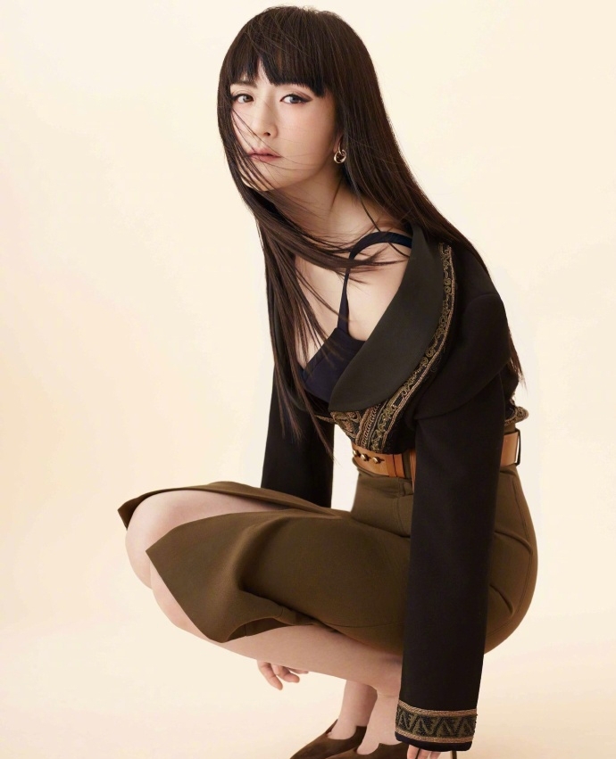 谢娜化身高冷时髦girl眼神笃定女神范十足_图-2