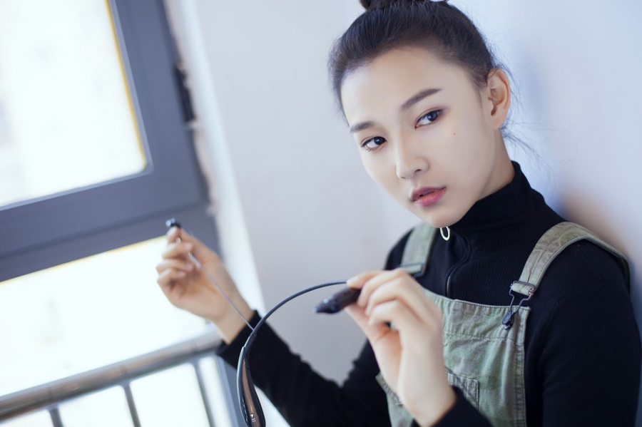 陈思敏首发写真造型清爽酷劲十足_图-2