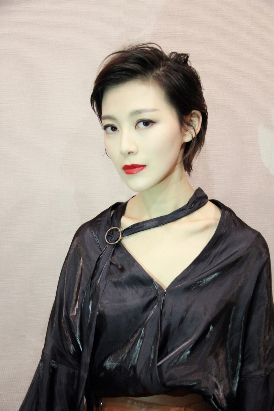 歌手常思思新歌《Born》正式发布新曲风诠释恋爱中的迷茫_图-9