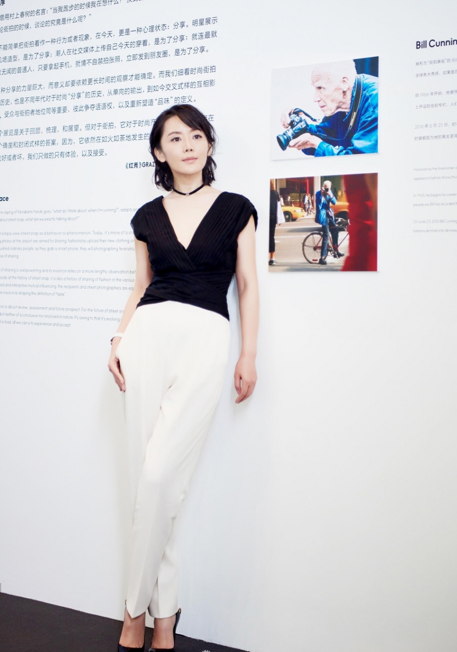 “暖熟女神”车永莉出席红秀展览撞色连体裤尽显高挑身材_图-11