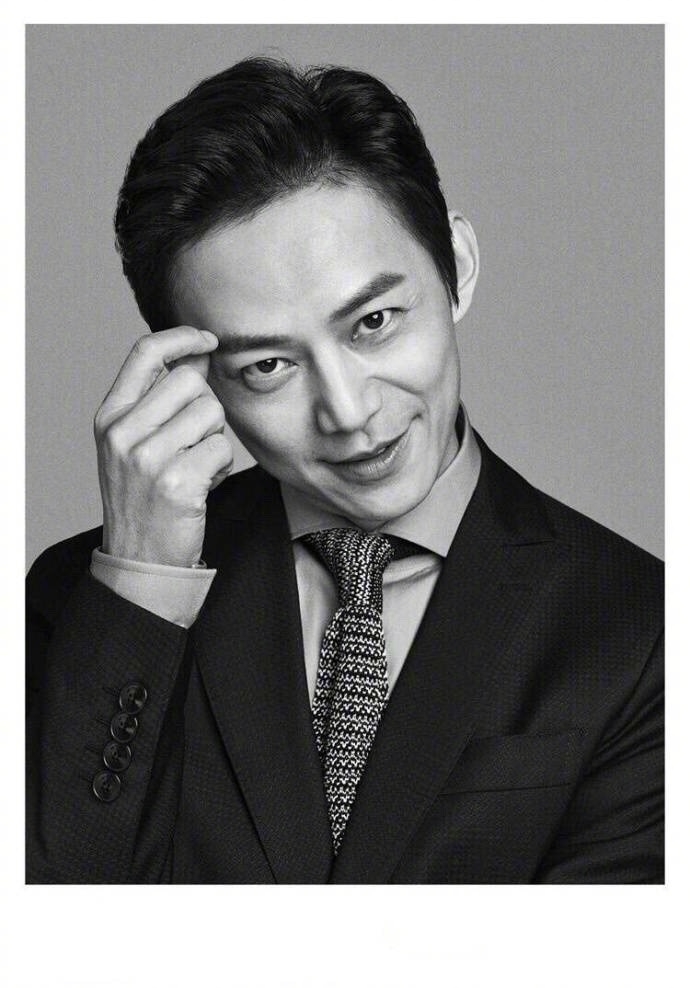 何炅时尚封面大片曝光成熟中带着一丝孩子气_图-3