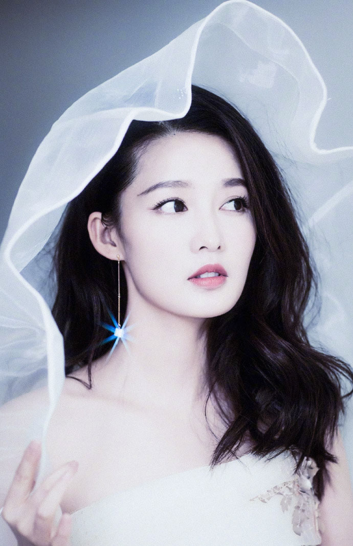 李沁绝美大片曝光冰肌玉骨尽显迷人魅力_图-1