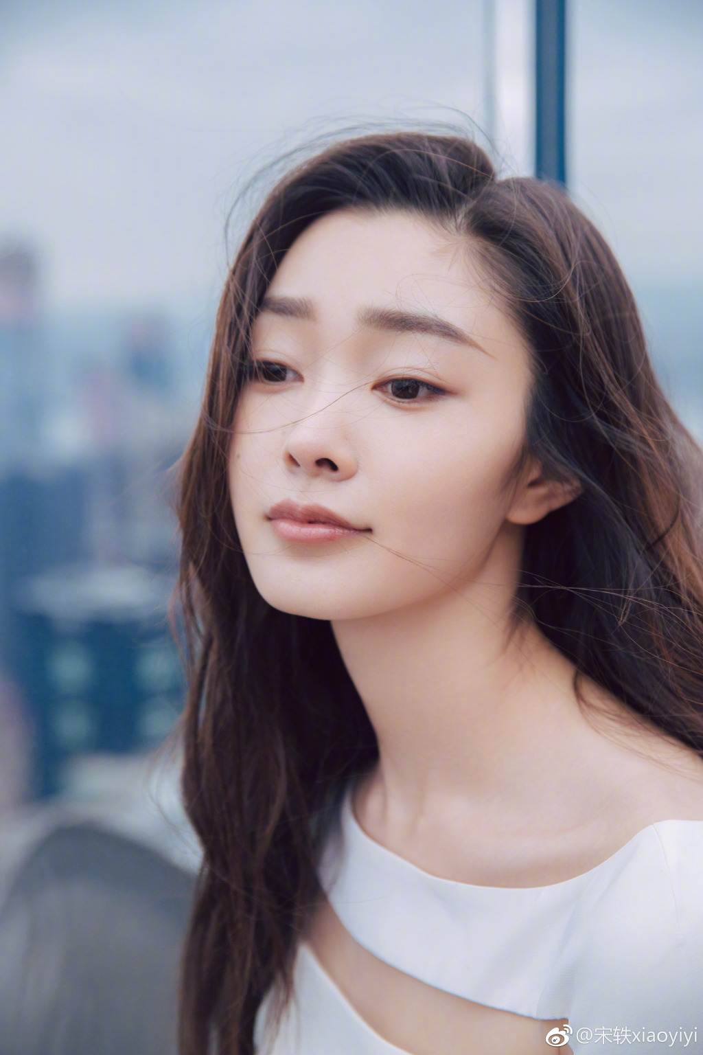 宋轶写真曝光一袭白裙在身衬托曼妙身材十分优雅_图-4