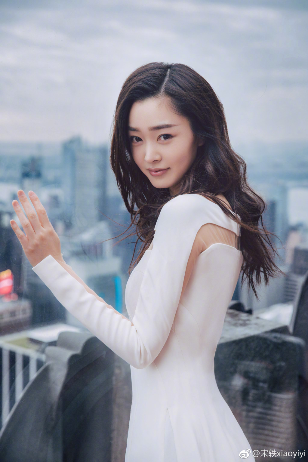 宋轶写真曝光一袭白裙在身衬托曼妙身材十分优雅_图-8