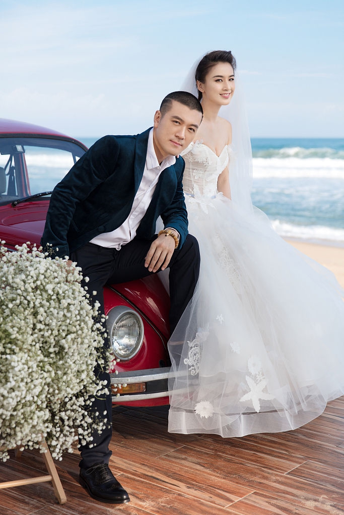 黄圣依杨子婚纱照结婚十年海边相拥甜蜜浪漫_图-5