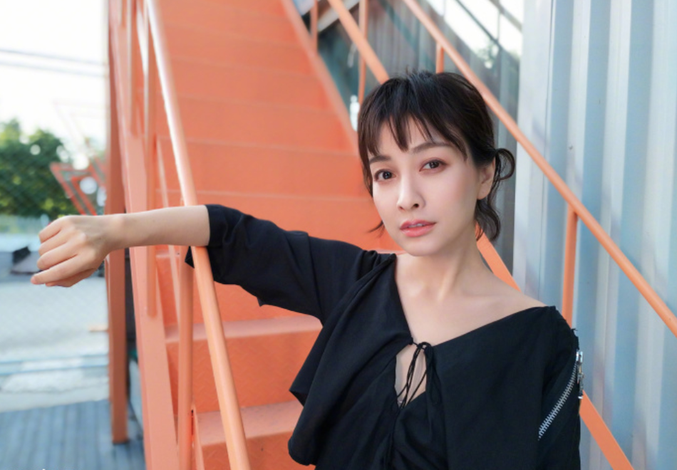 吴昕晒美照,笑容温暖似邻家女孩_图-4