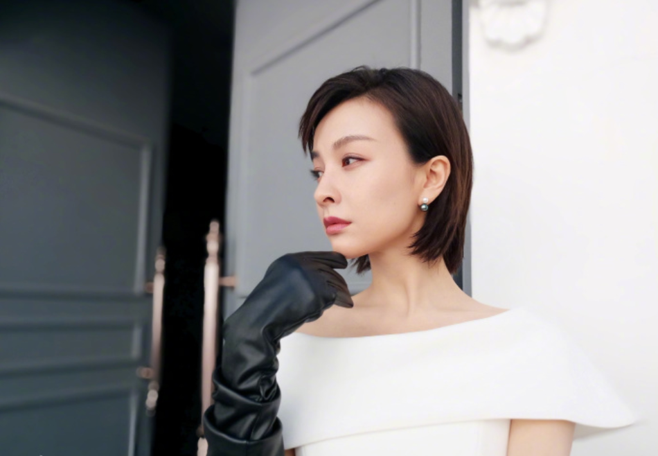 吴昕晒美照,笑容温暖似邻家女孩_图-3