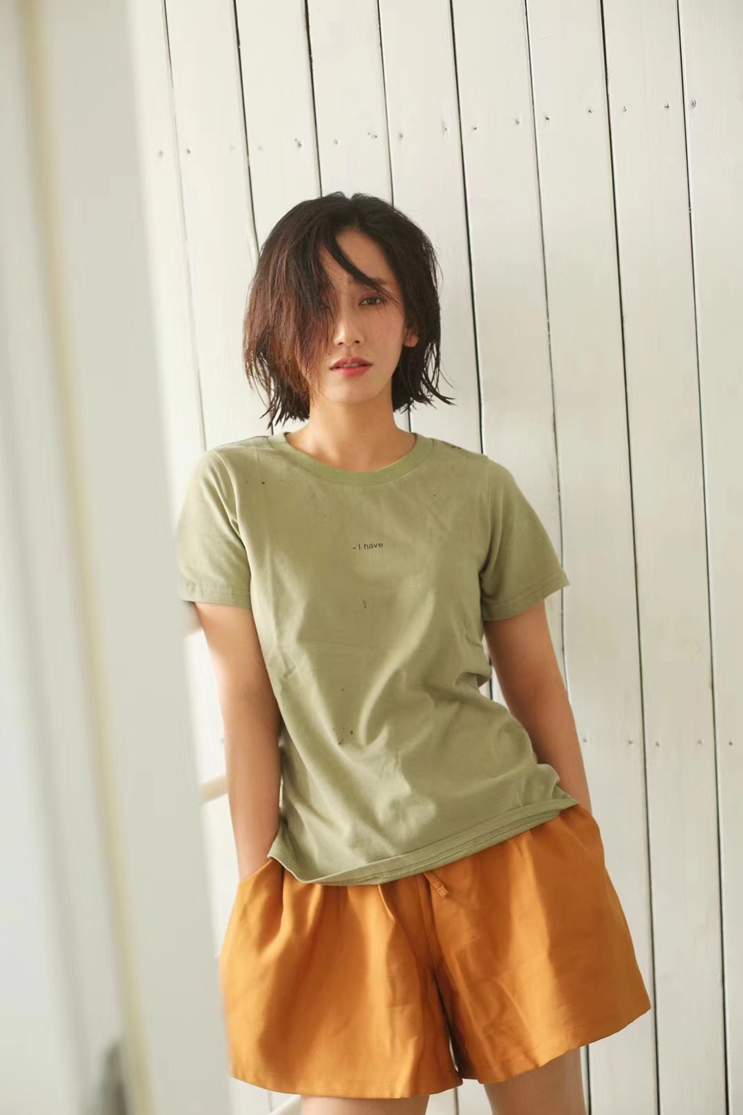 董晴最新素颜写真发丝凌乱仍美得纯真_图-4