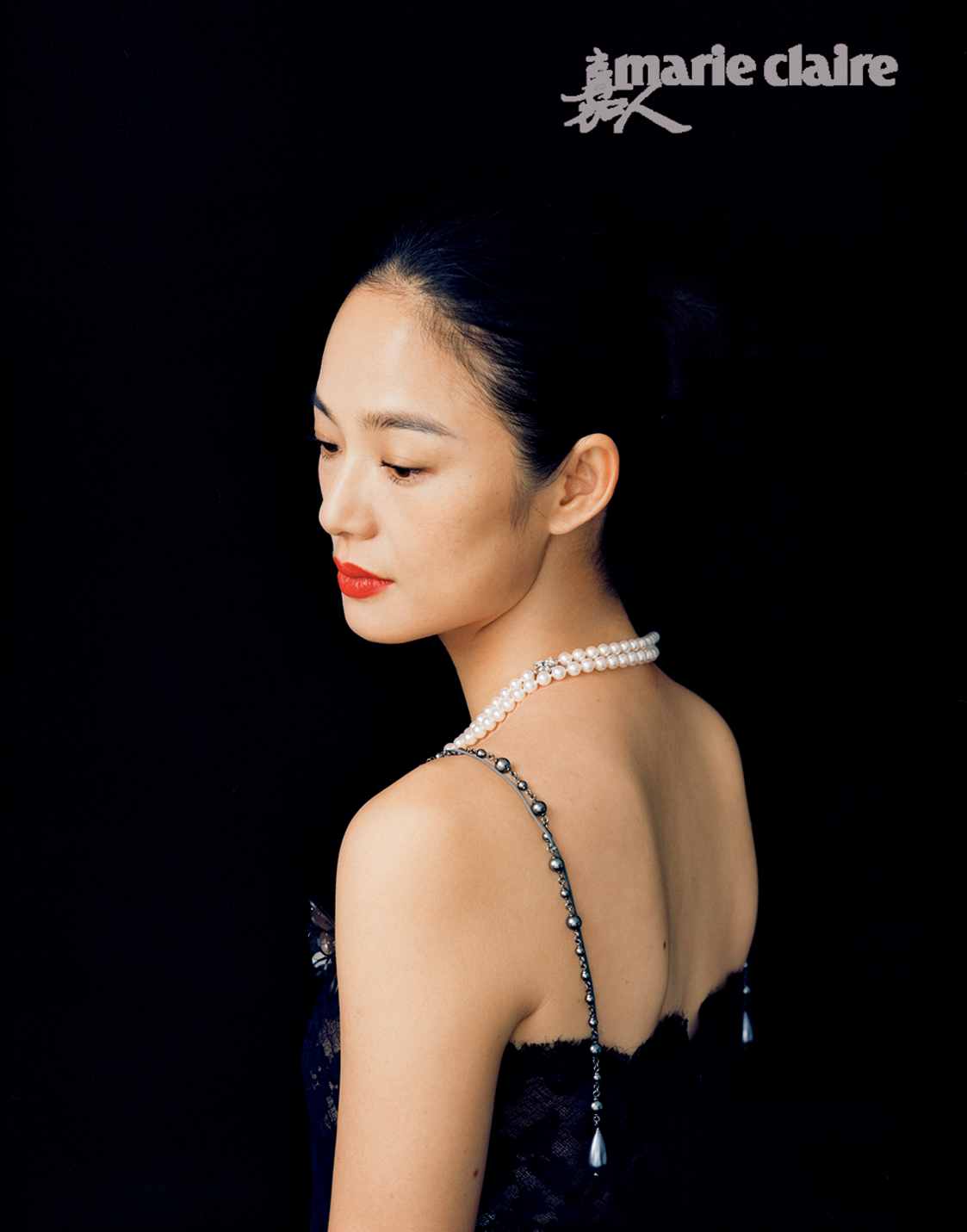 周韵杂志展东方美近距离演绎“高级脸”_图-2
