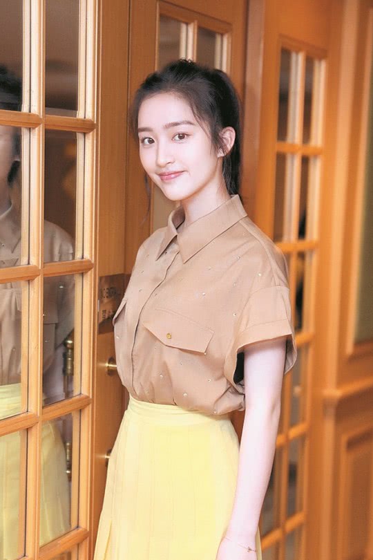 邓恩熙可爱靓丽写真_图-1