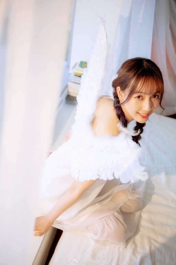 吴亦凡女友鹿依Luna清纯写真_图-1