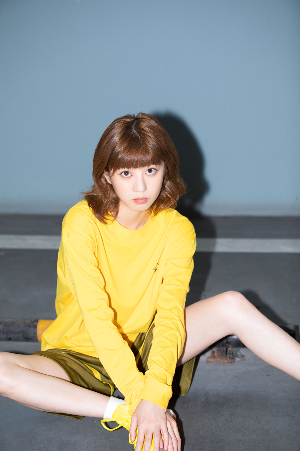 李凯馨运动写真色彩明快多元素碰撞新潮别致_图-3