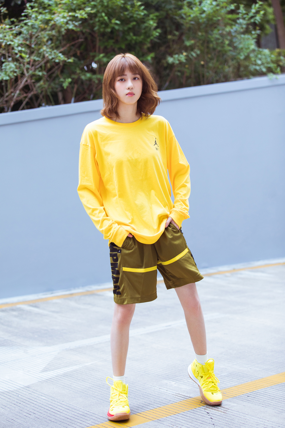 李凯馨运动写真色彩明快多元素碰撞新潮别致_图-9