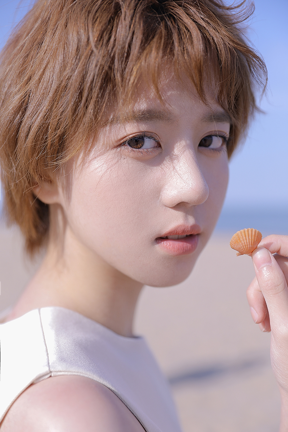 李凯馨短发造型写真清新灵动展现少女独有魅力_图-5
