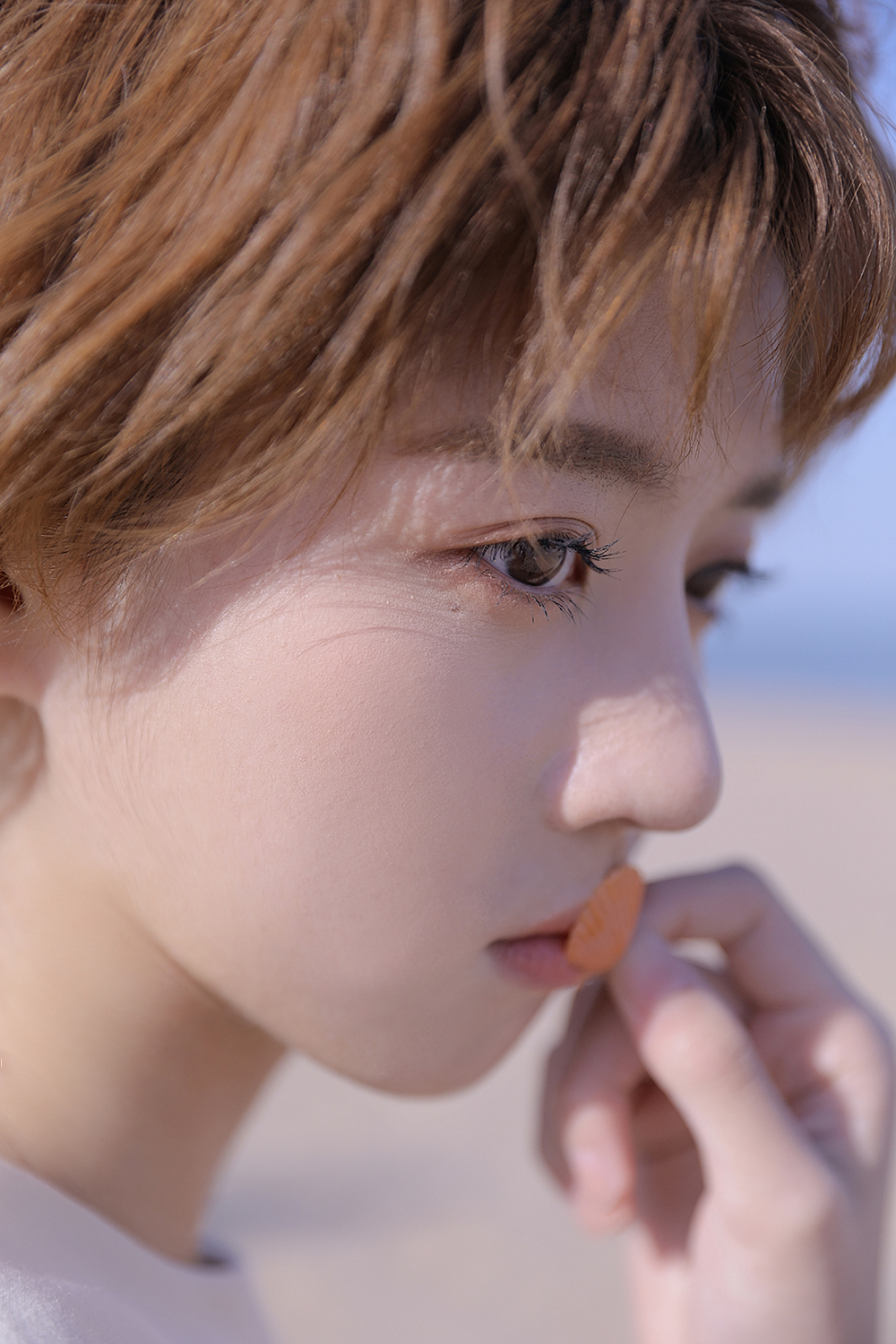 李凯馨短发造型写真清新灵动展现少女独有魅力_图-2