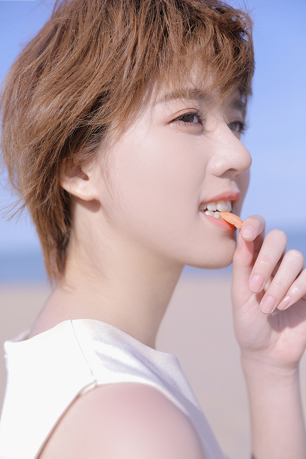 李凯馨短发造型写真清新灵动展现少女独有魅力_图-6