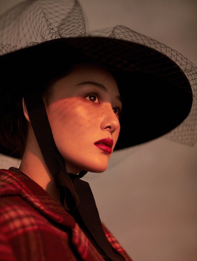 张馨予长发写真眼神性感撩人_图-5