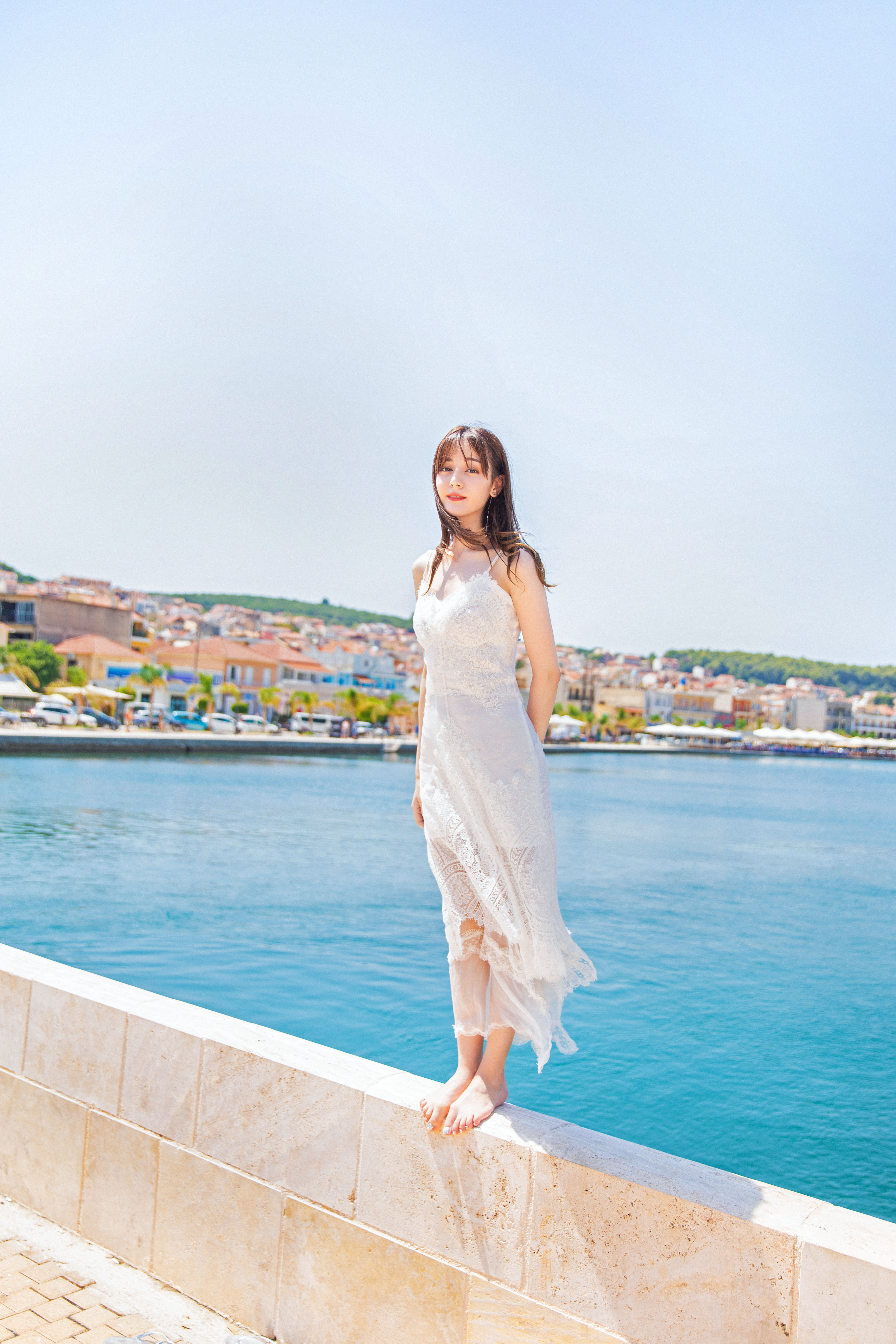迪丽热巴婚纱造型写真唯美又浪漫
