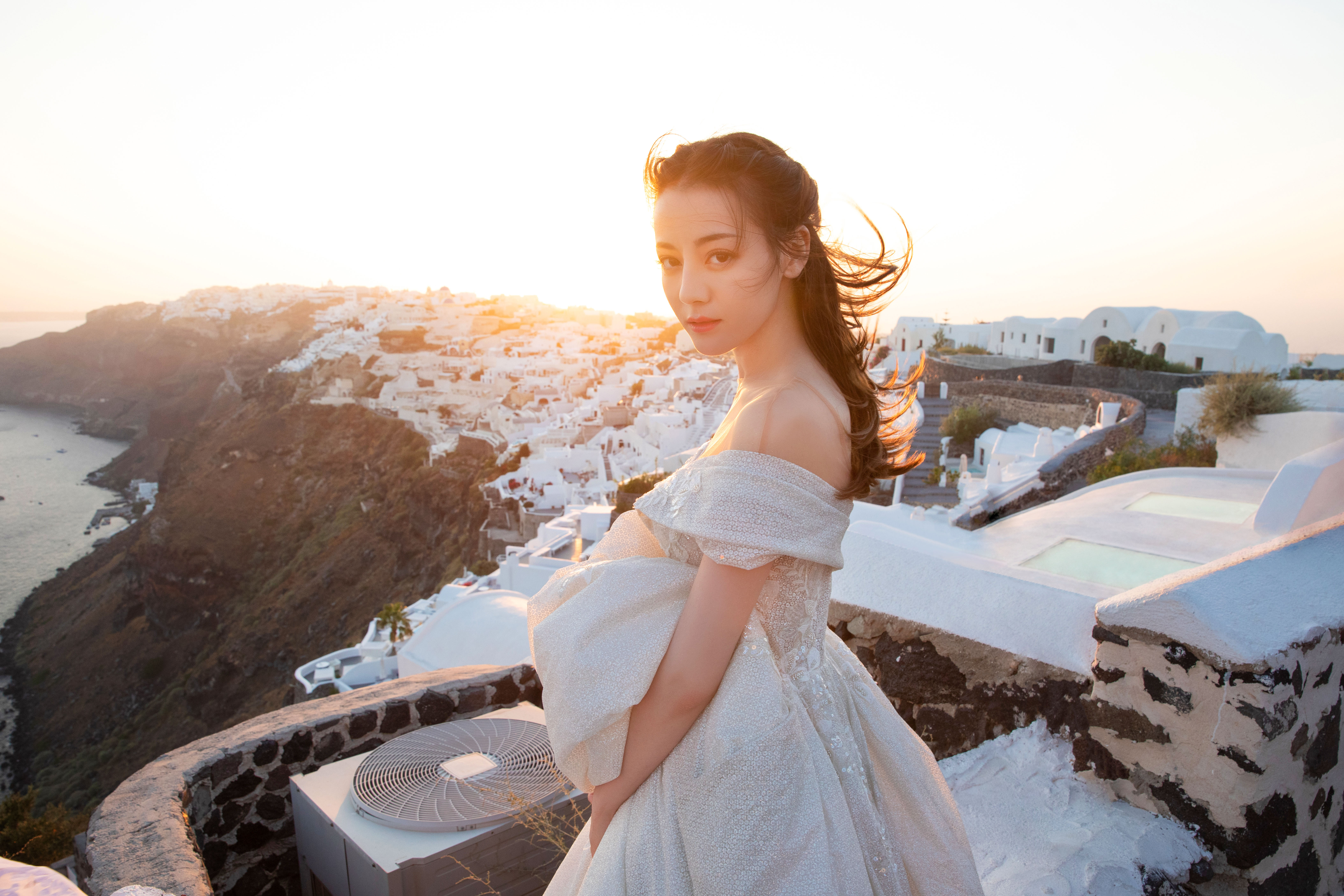 迪丽热巴婚纱造型写真唯美又浪漫_图-5