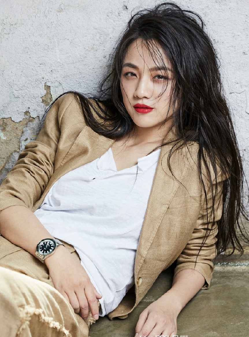 汤唯最新写真大片红唇妆容迷人文艺_图-1
