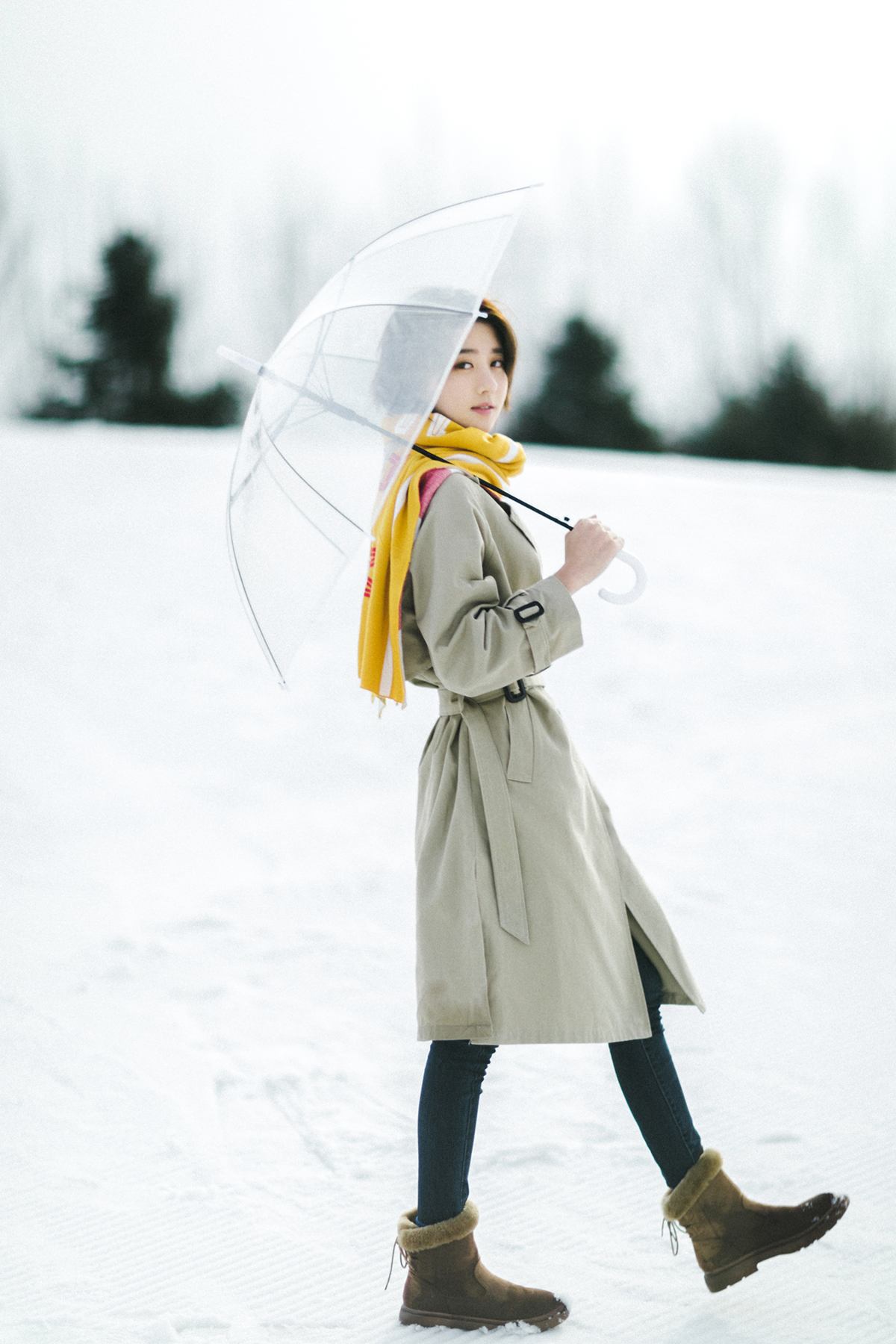 李凯馨撑伞漫步雪景中清新文艺宛如《情书》_图-5