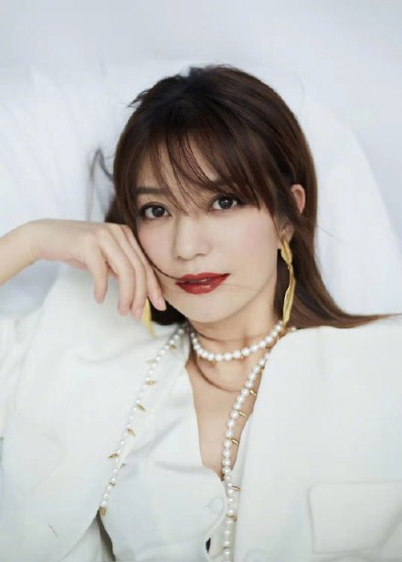 赵薇金色落叶耳环个性亮眼一展简约摩登_图-5