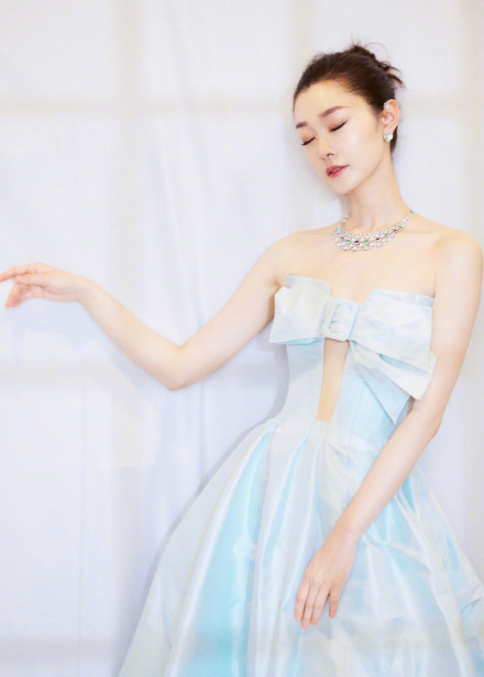 宋轶冰淇淋绿长裙走红毯清新甜美小性感_图-4