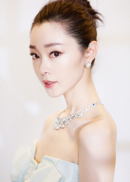 宋轶冰淇淋绿长裙走红毯清新甜美小性感_图-3
