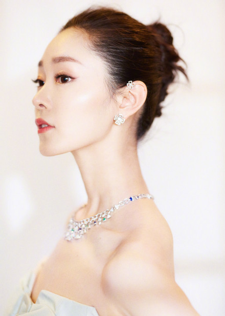 宋轶冰淇淋绿长裙走红毯清新甜美小性感_图-2