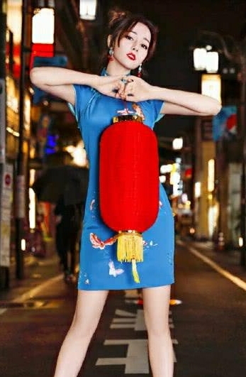 迪丽热巴旗袍造型俏皮惊艳_图-7
